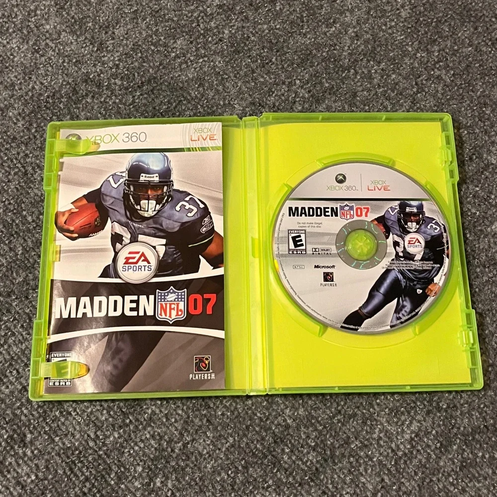 Madden NFL 07 Xbox 360 EA Sports Football Game Shaun Alexander Complete CIB
